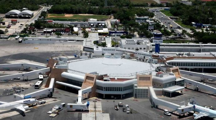 Beengedték Mexikóba a cancúni repülőtéren feltartóztatott romániai turisták többségét
