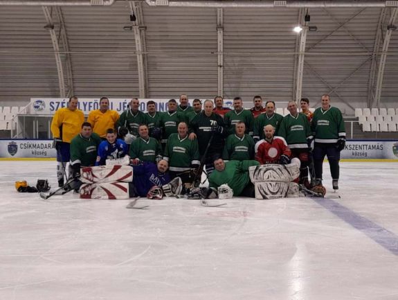 A hangulat, a csapat, a mozgás kedvéért – mindörökké jégkorong Csíkszentkirályon (VIDEÓ)