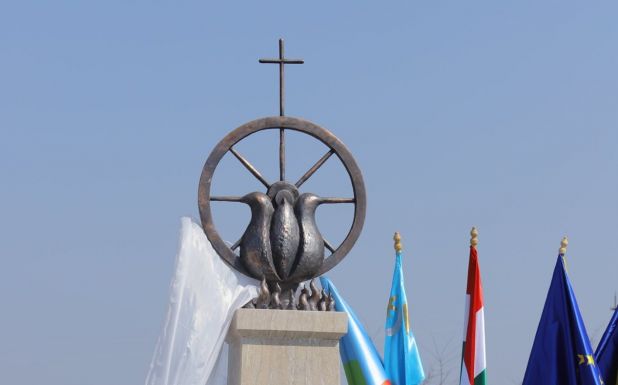 Marosszentgyörgyön felavatták az 1990-es fekete március áldozatainak és meghurcoltjainak az emlékművét