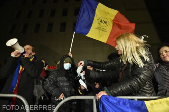 Kórháztűz Bukarestben: többtucatnyian tüntettek az egészségügyi minisztérium épülete előtt
