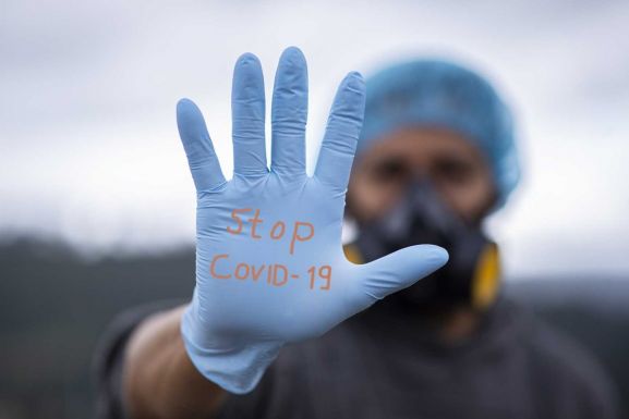 FRISSÍTVE – Az oltásnak köszönhetően jelentősen csökkent a koronavírus-fertőzés előfordulása az egészségügyi dolgozók körében