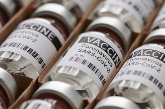 A dél-afrikai vírustörzs elleni vakcina fejlesztésén dolgozik a Moderna