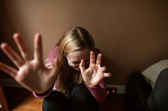 „Csak szidást kapott, örüljön, hogy nem verte meg” – minden típusú visszaélés megtöri az áldozatot