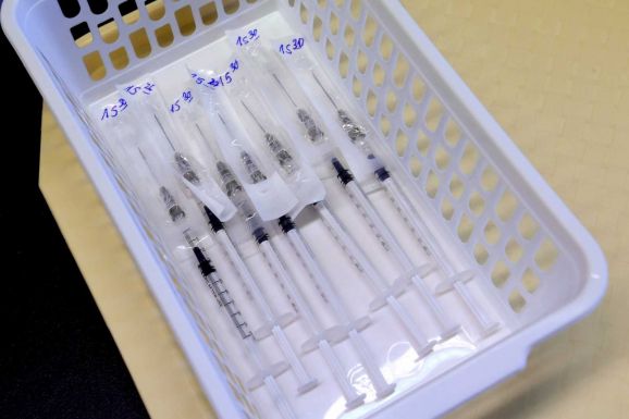 A Pfizer/BioNTech az EU-nak szánt oltóanyag-mennyiség növelésére készül