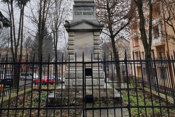 Letisztították a pénteken lemázolt székely vértanúk emlékművét