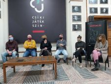 A Csíki Játékszín két „hibernálásra kényszerült” darabot újít fel