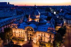 Meg kell húzniuk a nadrágszíjat a bankároknak: megkurtítaná a kormányfő az állami bankok igazgatóinak bérét