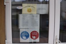 Sárga forgatókönyvvel nyitnak a csíkszeredai iskolák hétfőn