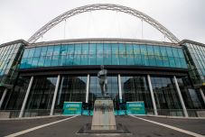 Teltházas Eb-döntőről álmodozik Boris Johnson brit kormányfő