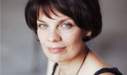 Tudatosság és önkéntelenség között: a színészi testbeszédről írt könyvet B. Fülöp Erzsébet