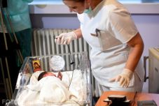 Mélyponton a születések száma: a magyarlakta megyékben az átlagnál kedvezőbbek az adatok