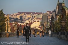 Napi 20 ezer új fertőzöttre számítanak – a legszigorúbb járványügyi korlátozásokat hozzák Csehországban