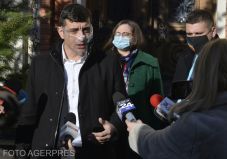 Az AUR politikai kiközösítésére szólította fel több értelmiségi a koalíciós pártokat