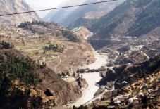 Hatalmas árvizet okozott a beomlott gleccser Észak-Indiában, mintegy 150 embert elsodort 