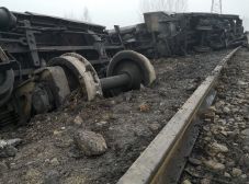 Kisiklott és felborult egy szenet szállító tehervonat a Zsil-völgyben