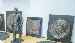 Az erdélyi kultúra meghatározó alakjairól nyílik kiállítás Csíkszeredában