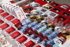 Az oktatási tárca nem tiltja meg a márciuska- és virágajándékozást