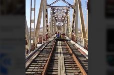 Vasúti platót tolva tértek haza a phenjani orosz követség diplomatái