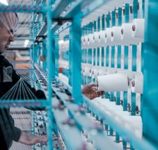 Közel 35 ezer munkahely szűnt meg tavaly a textiliparban, a készruha- és a cipőgyártásban