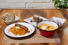 Krumplileves, magyargoroszlói párolt káposzta és meggyes piskóta hétvégére