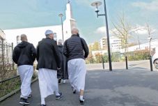 „Aki másnak vermet ás…”