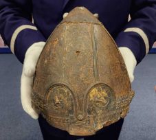 A Szeret folyóban talált viking sisakot foglalt le a rendőrség