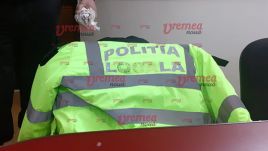 Kellett a pénz: eladta az egyenruháját egy helyi rendőr