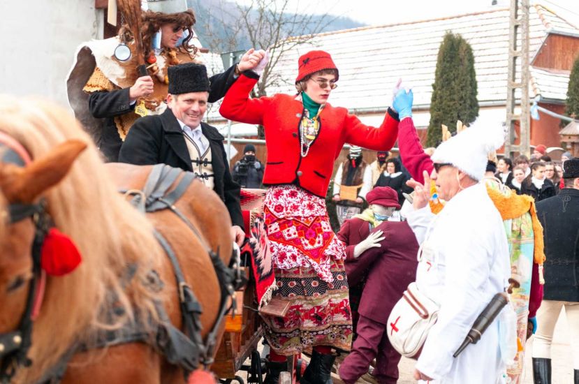 „Jaj, Illyés! Sütni es kéne, de tégedet még siratni es kéne”- alcsíki farsangbúcsúztatókon jártunk