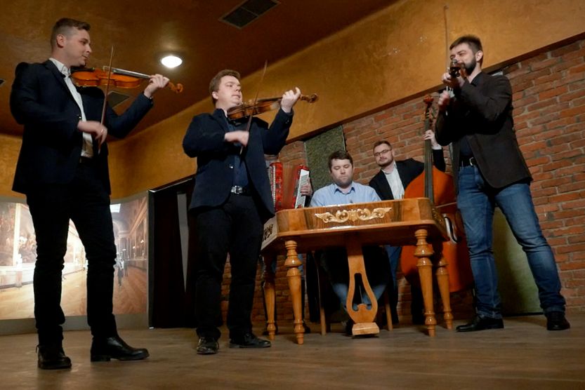 Tokos zenekar - szilágysági muzsika - a Maszol olvasóinak zenél a 10 éves Tokos zenekar