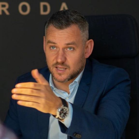 Antal Loránt: szolgáltató „normális körülmények között” nem emelhet úgy árat, hogy nem értesít