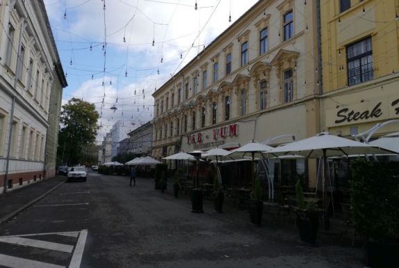 Két ezrelék alá esett a fertőzöttségi arány, nyitnak az éttermek Aradon