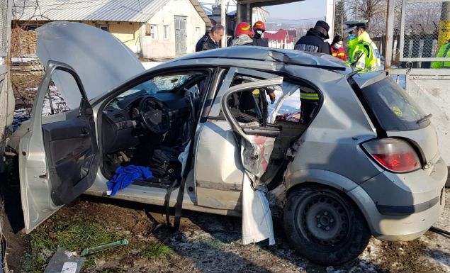 Figyelmetlen volt a kezdő autóvezető: hárman veszítették életüket a balesetben