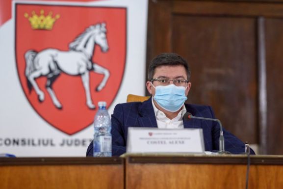 Tagadja a korrupcióval gyanúsított volt miniszter a vesztegetést és sikkasztást