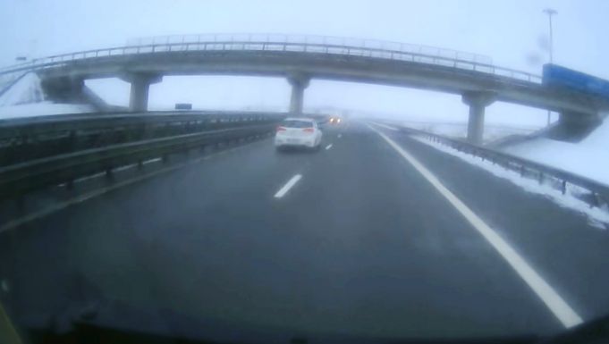 Forgalommal szemben száguldozott az A3-as autópályán