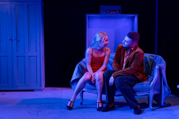 Online látható a nagyváradi színház Lila ákác című előadása