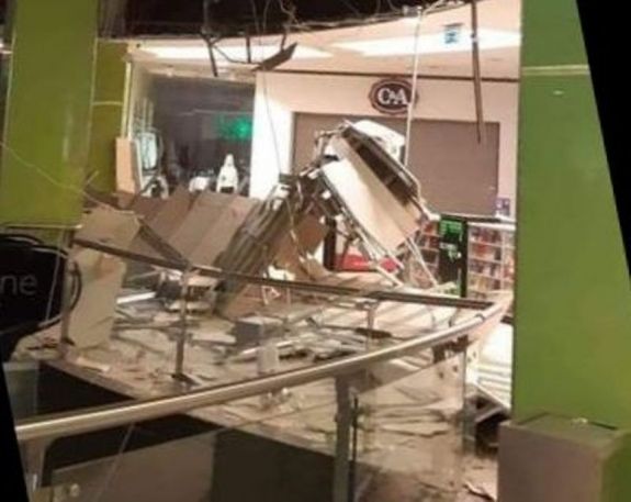 Beszakadt egy aradi bevásárlóközpont mennyezete