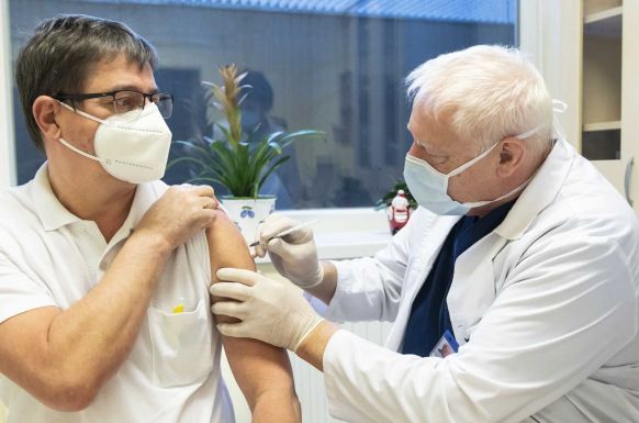 Hargita megye: az előzetes felmérésekhez képest nőtt a pedagógusok oltási kedve
