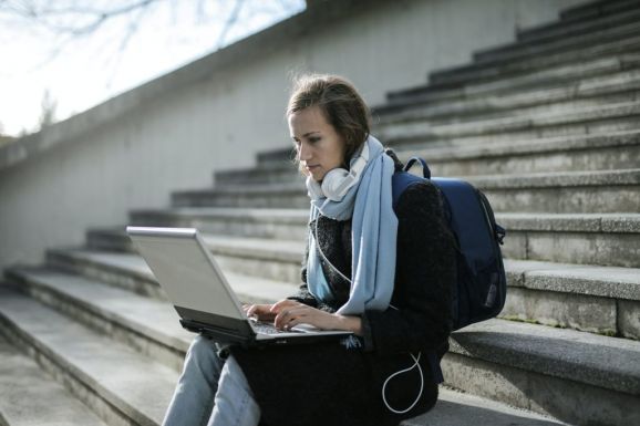 Néhány tanár „nem megfelelően” viszonyult az egyetemistákhoz az online oktatás során