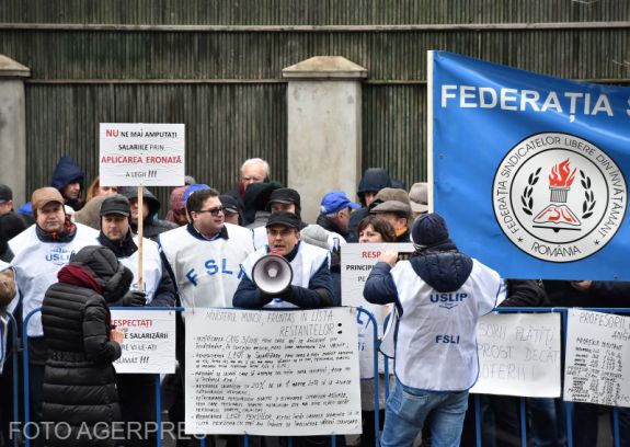 Sztrájkot helyezett kilátásba a Spiru Haret szakszervezeti szövetség, ha nem emelik meg a pedagógusbéreket