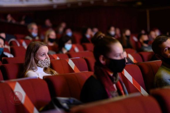 Újra várja a művelődési házba a nézőket a kézdivásárhelyi Vigadó