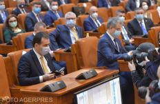 A parlament dönt majd a közalkalmazottak bérpótlékairól