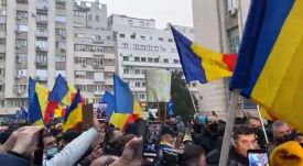 Mintegy százan tüntettek a kórháztűz miatt az AUR szervezésében