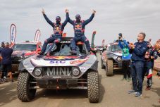 Dakar-rali: az autósoknál Peterhansel, a motorosoknál Benavides győzött