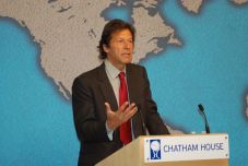 Beoltották, mégis koronavírusos lett a pakisztáni miniszterelnök