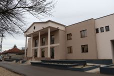 Átadták a felújított és kibővített színházat Székelyhídon 