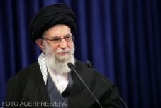 Hamenei ajatollah kitiltotta Iránból a nyugati oltóanyagot