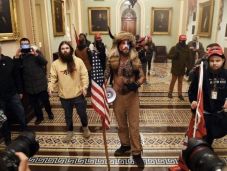 Az USR–PLUS a bukaresti bányászjáráshoz hasonlította a washingtoni rendbontásokat