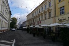 Két ezrelék alá esett a fertőzöttségi arány, nyitnak az éttermek Aradon