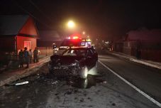 Figyelmetlenül vette be a kanyart, három személy megsérült a csíkcsicsói balesetben