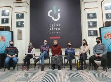 Humoros mesevilágba repít a Csíki Játékszín legújabb előadása